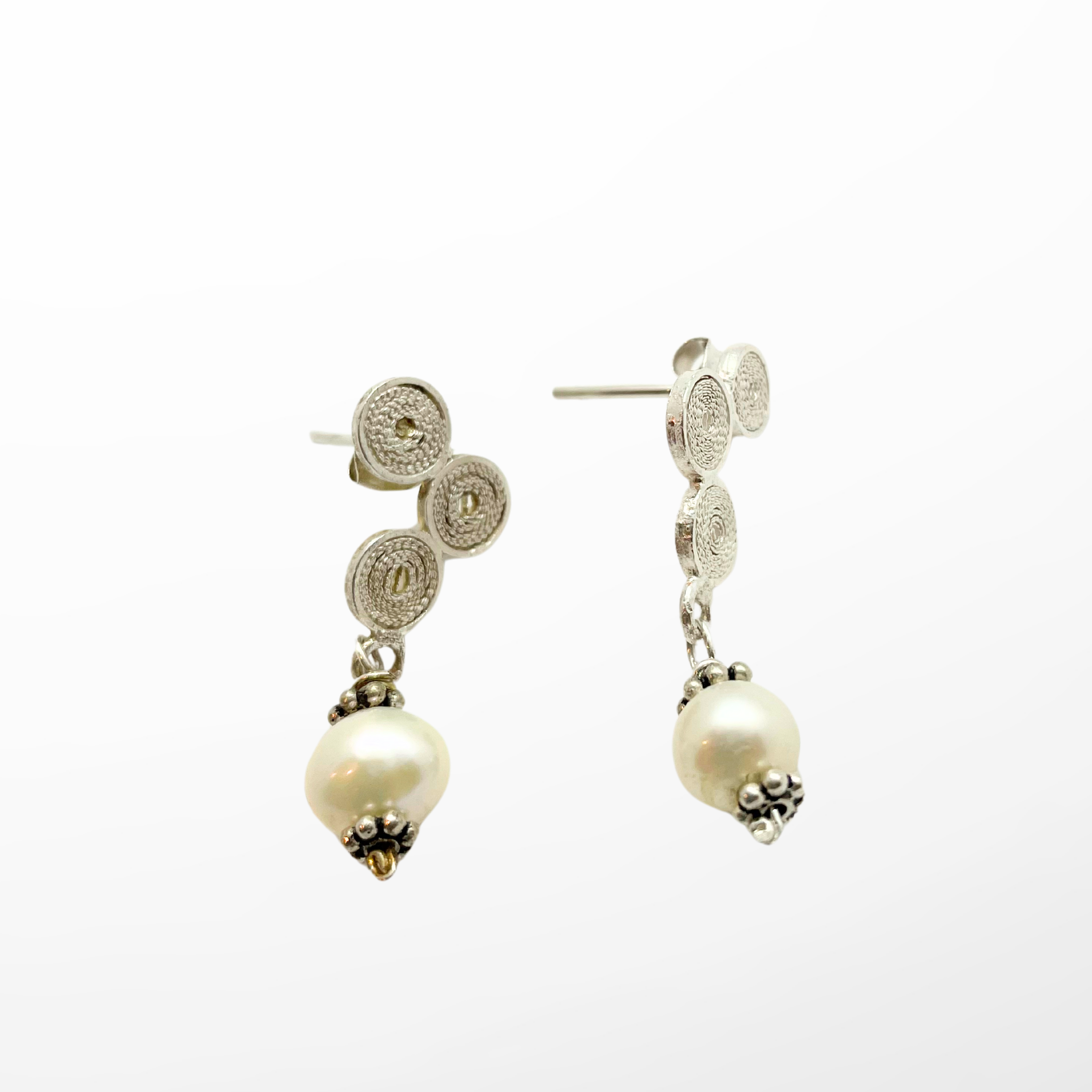 Dianne Triple Circles Pearl Earrings - Silver small Alejandra Collective