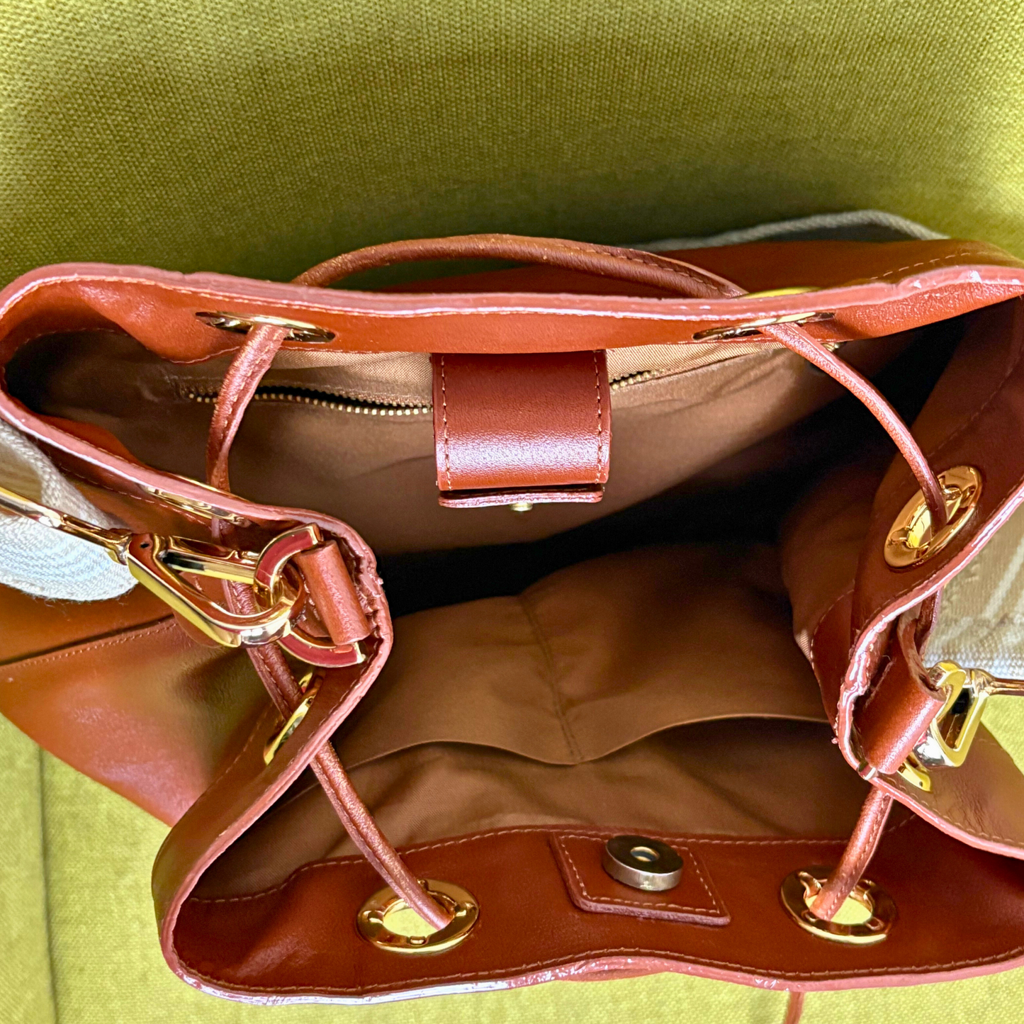 Charlotte Genuine Leather Bucket Bag Cognac